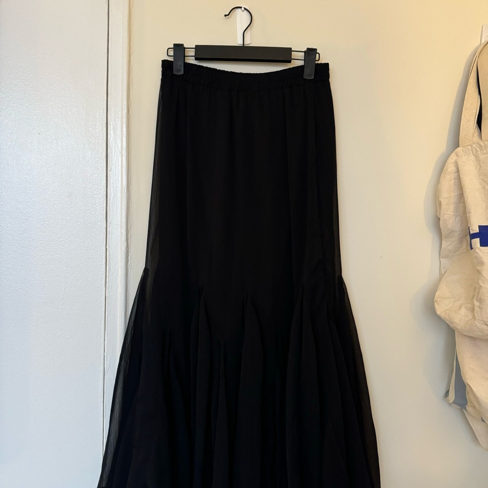 ❌ SOLD ❌ NA-KD Flowy Midi Skirt - Picture 4 of 6
